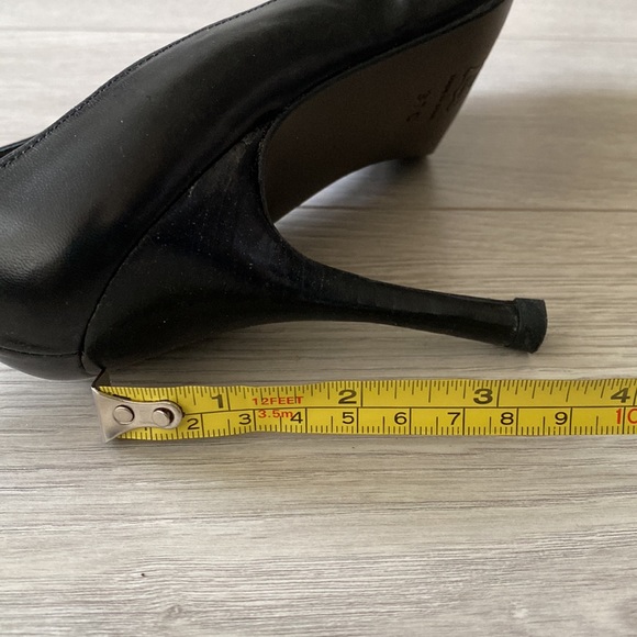 Black leather open toe heels for holiday outfit - Picture 7 of 7